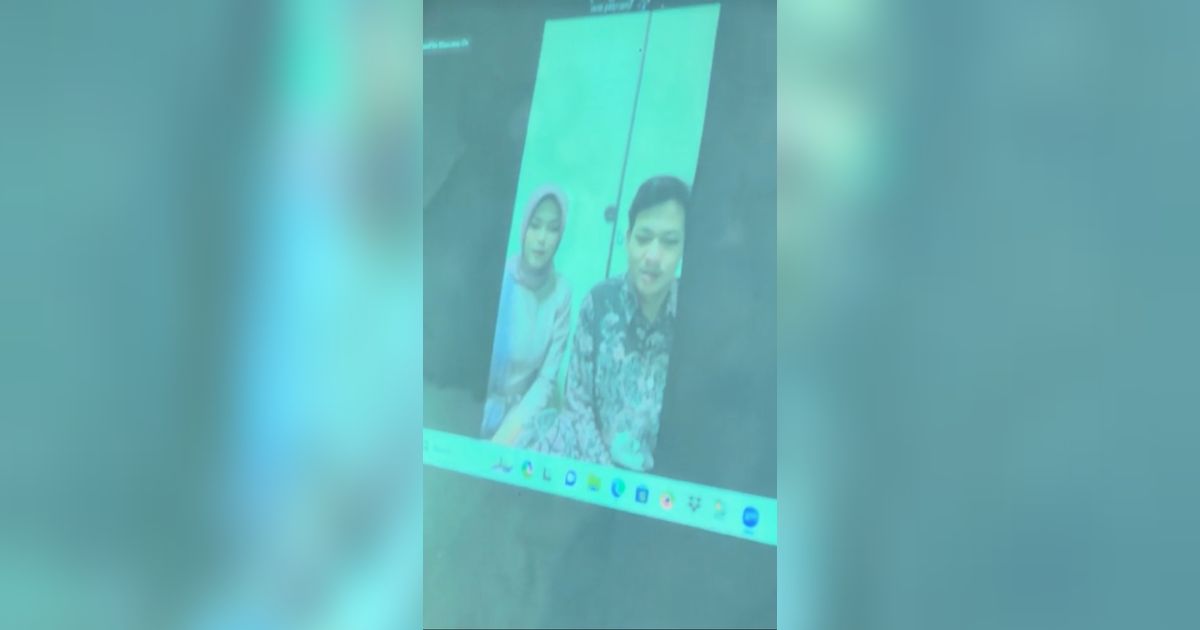 Gelar Lamaran Virtual, Pasangan Ini Tetap Sewa Fotografer dan Pasang Dekorasi