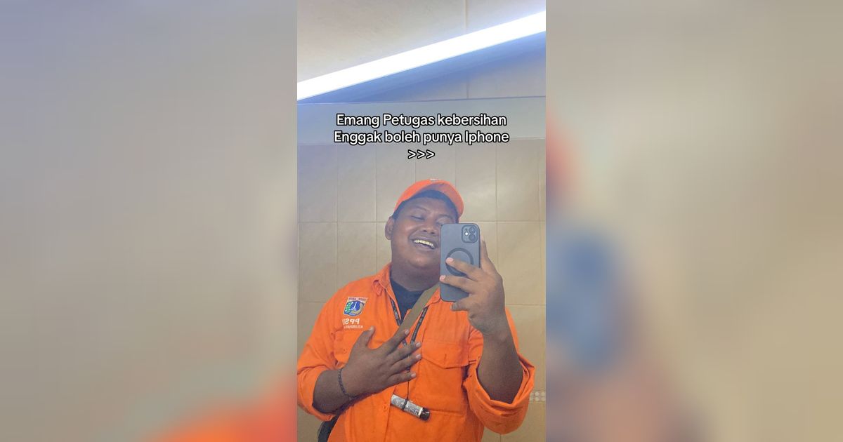Kisah Haru Petugas Kebersihan yang Akhirnya Bisa Beli HP iPhone