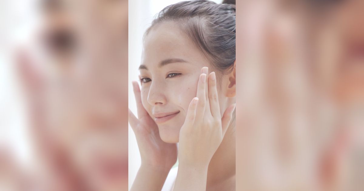 Bukan Pakai Concealer, Begini Cara Cerahkan Bawah Mata Bergaris Halus