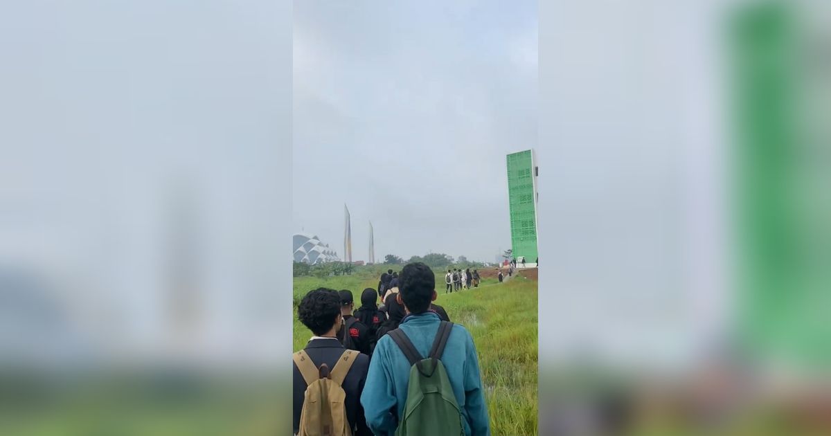 Viral Mahasiswa UIN Bandung Kuliah Rasa Study Tour, Lewat Pematang Sawah hingga View Masjid Al Jabbar