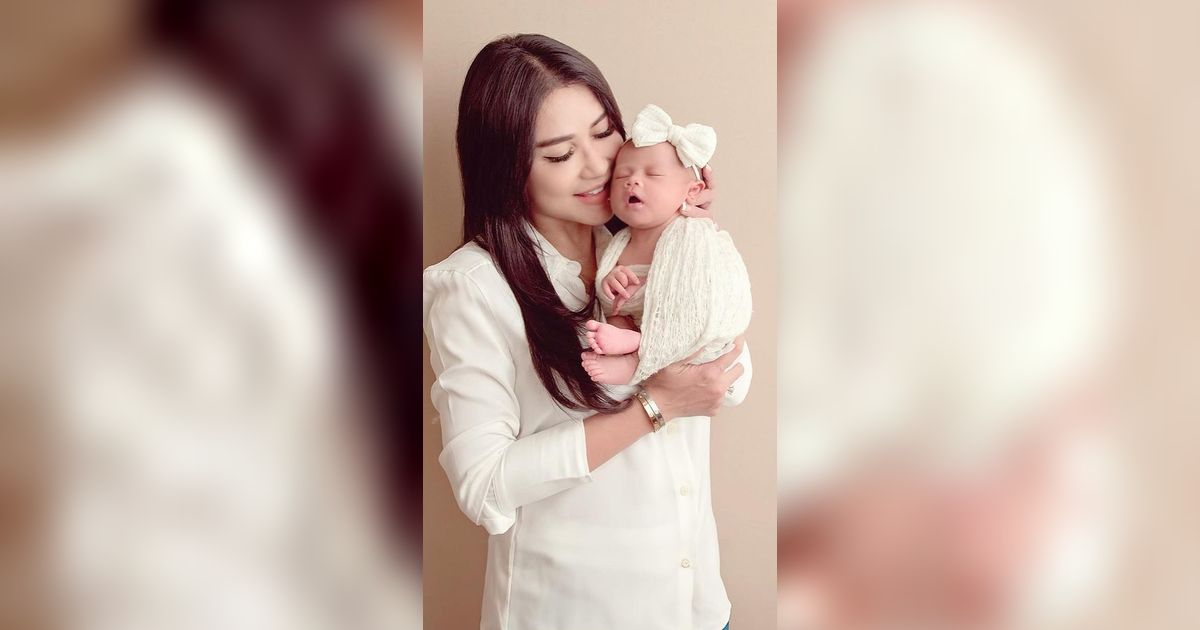 Sederet Artis Perempuan Memiliki Anak Angkat, Terbaru Ada Bebizie