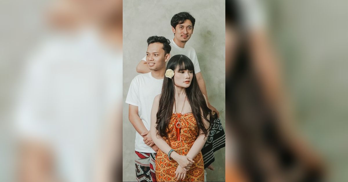 10 Potret Cantiknya Fanny Soegiarto yang Mendadak Keluar sebagai Vokalis Soegi Bornean