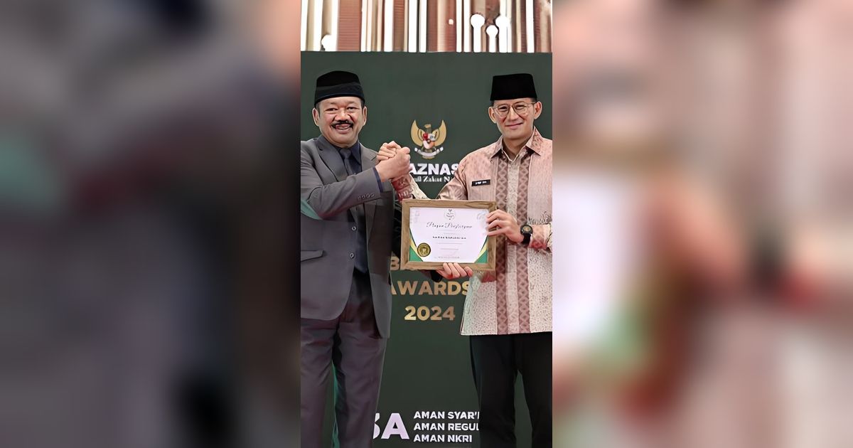 Menparekraf Sandiaga Uno Raih Penghargaan Muzaki Teladan Baznas Awards 2024