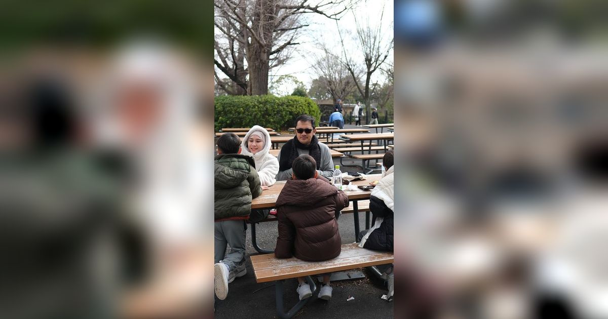 Potret Seru Hanung dan Zaskia ke Jepang Bawa 6 Anak, Selalu Hitung Personel