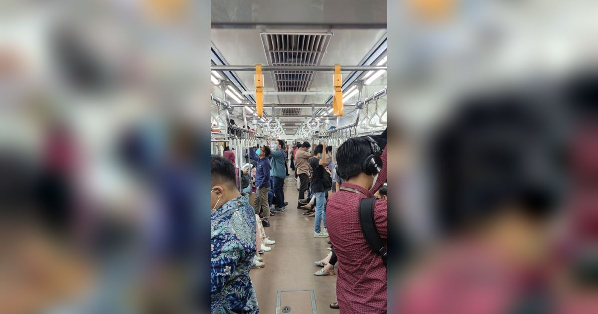 Ada Pohon Tumbang di Jalur KRL Pondok Ranji-Kebayoran, Catat Pengalihan Rute Perjalanan Kereta