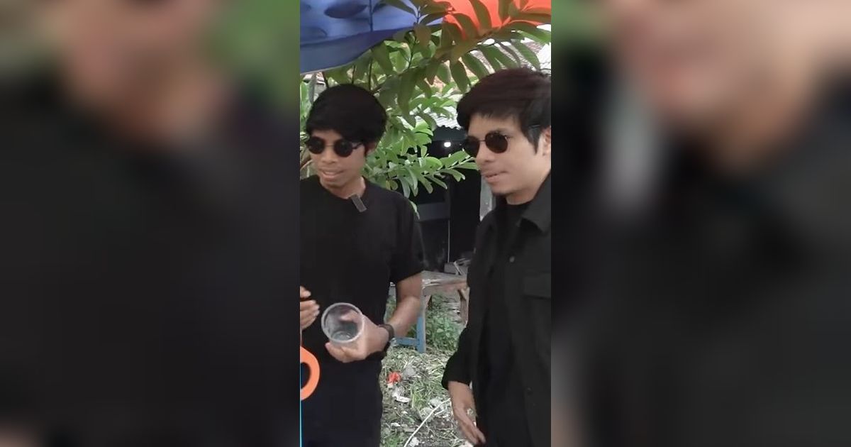 Seperti Pinang Dibelah Dua, 8 Potret Atta Halilintar Bertemu 'Kembaran KW' Si Penjual Cappucino Cincau