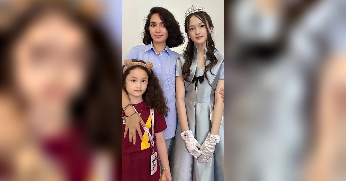 Reaksi Ussy Sulistiawaty Lihat Fashion Show Putrinya Gandeng Cowok Ganteng