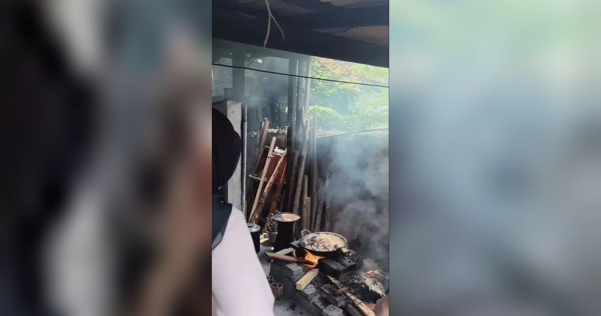 8 Potret Dapur di Rumah Masa Kecil Atta Halilintar Saat Masih Miskin, Pakai Tunggu & Kayu Bakar!