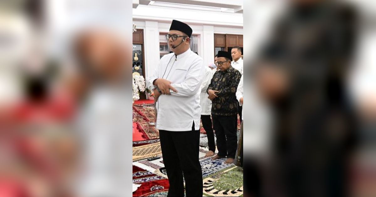 Wapres Ma'ruf Amin Salat Tarawih Perdana di Kediaman, Ini Sosok Sang Imam