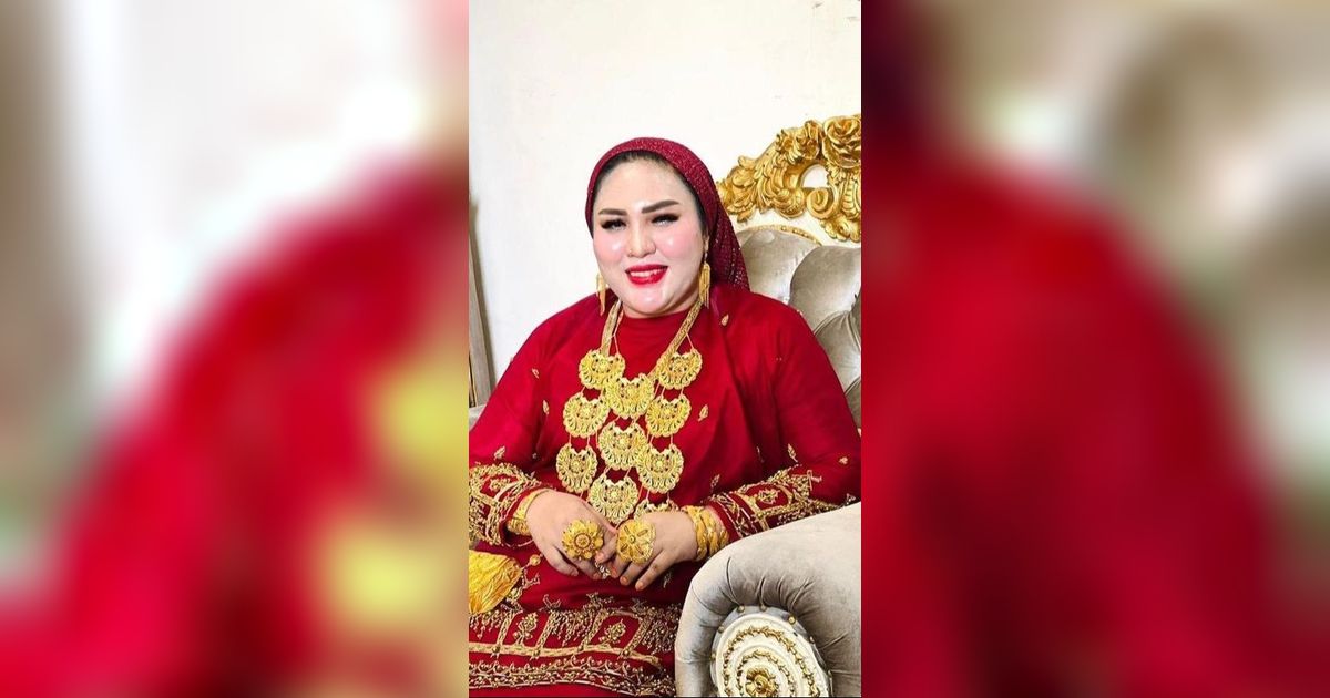 8 Potret Lawas Mira Hayati Saat Jadi Biduan Dangdut, Kurus & Seksi, Kini Bak Toko Emas Berjalan