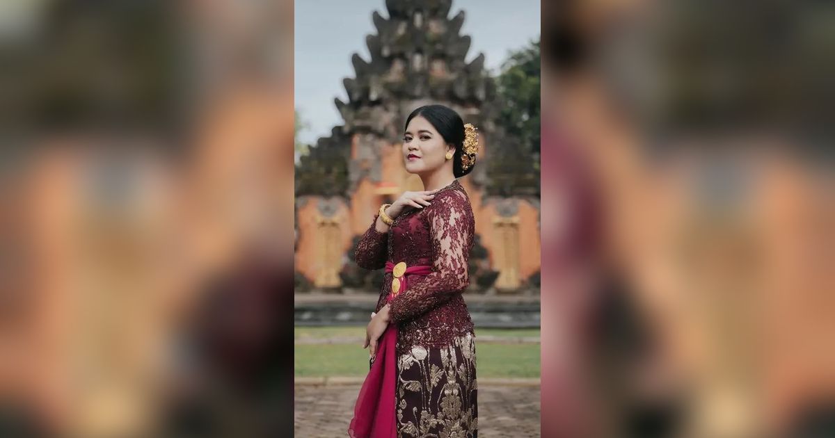 Kahiyang Ayu Memperlihatkan Pesona Anggun dalam Kebaya dan Busana Tradisional