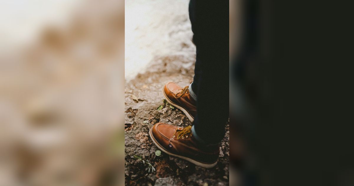 Rekomendasi Outfit yang Cocok dengan Sepatu Krem, Bikin Makin Ganteng Maksimal