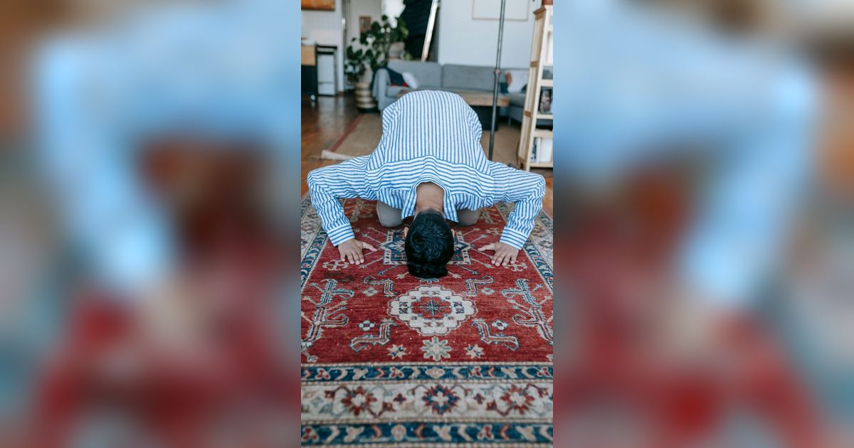 Tata Cara Sholat Tarawih Sendiri di Rumah, Lengkap dengan Bacaan Niat dan Doanya