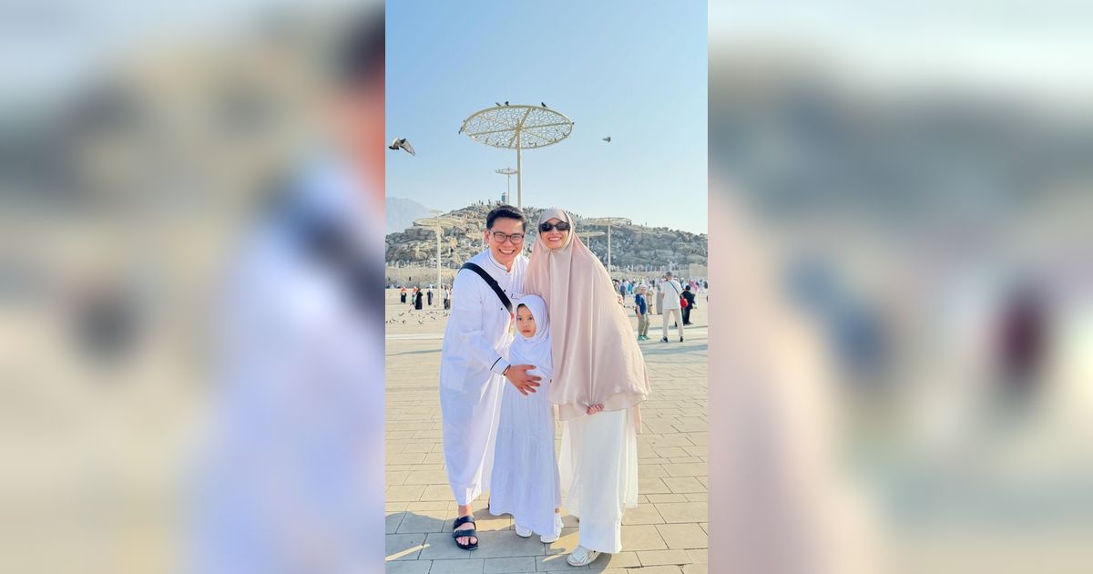 Momen Acha Septriasa Jalani Puasa Ramadan di Tanah Suci Sembari Melaksanakan Ibadah Umrah Bersama Suami dan Anak