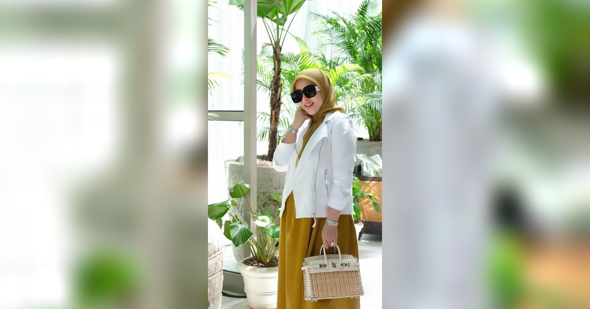 Jalani Puasa Ramadan di Singapura, Pose Syahrini Tutupi Perut Memancing Spekulasi Hamil