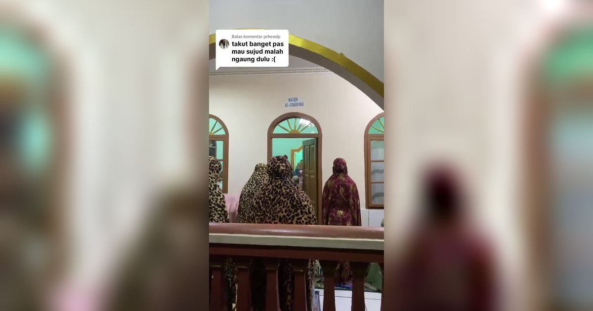 Viral Jemaah Salat Tarawih Kompak Pakai Mukena Motif Macan Tutul