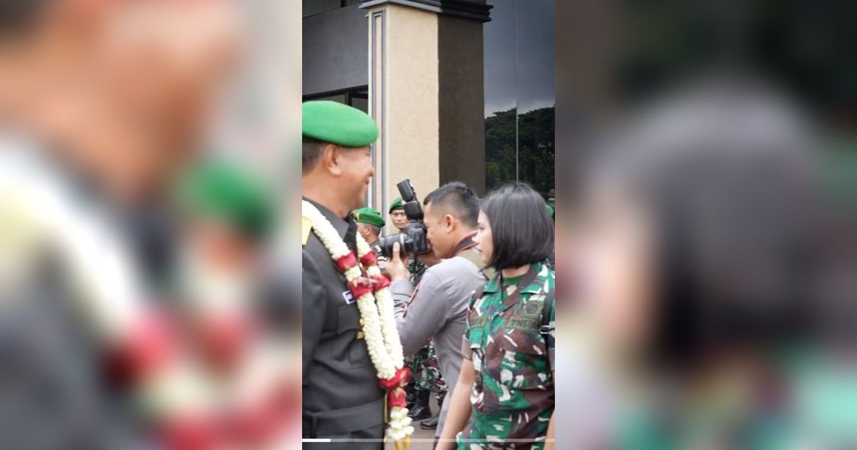 Tangis Ajudan Perempuan Pecah Melepas Letjen TNI, Peluk Erat Istri Jenderal Tak Kuasa Berpisah