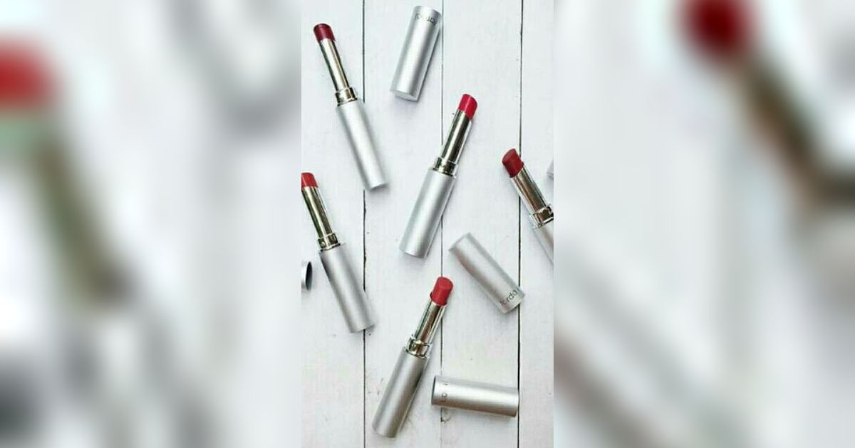 Cara Memilih Lipstik yang Tahan Lama dan Cocok untuk Warna Kulit