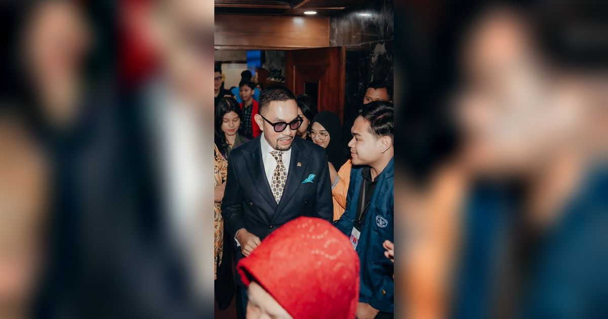 Di Depan Ratusan Mahasiswa, Sahroni Cerita Peran Medsos untuk Anggota Dewan