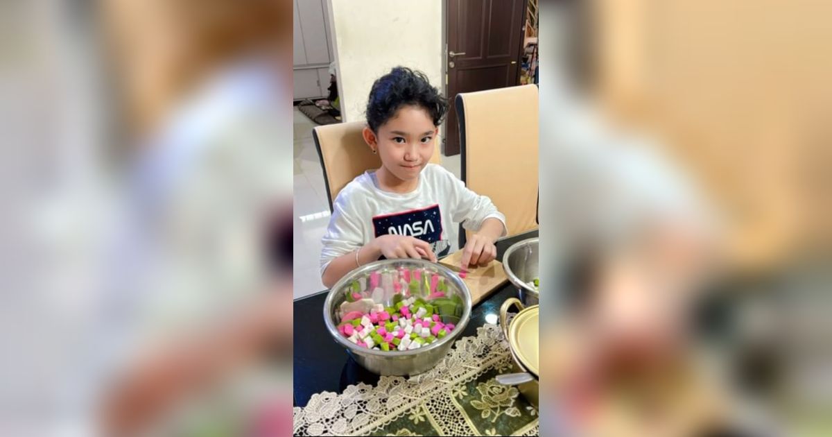 Belajar Masak Sejak Kecil, ini Momen Bilqis saat Membuat Kolak Kesukaan Sang Bunda Ayu Ting Ting untuk Buka Puasa