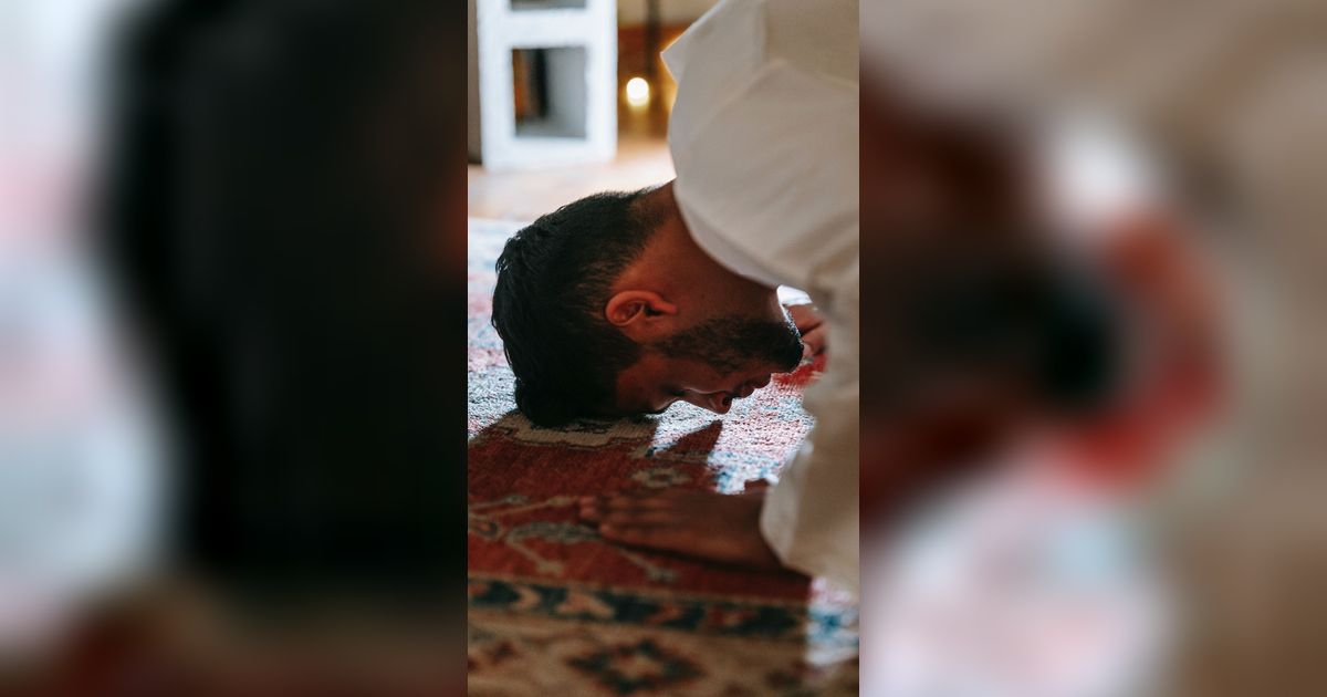 Doa Sujud Terakhir Arab Latin dan Artinya, Pahami Hukumnya