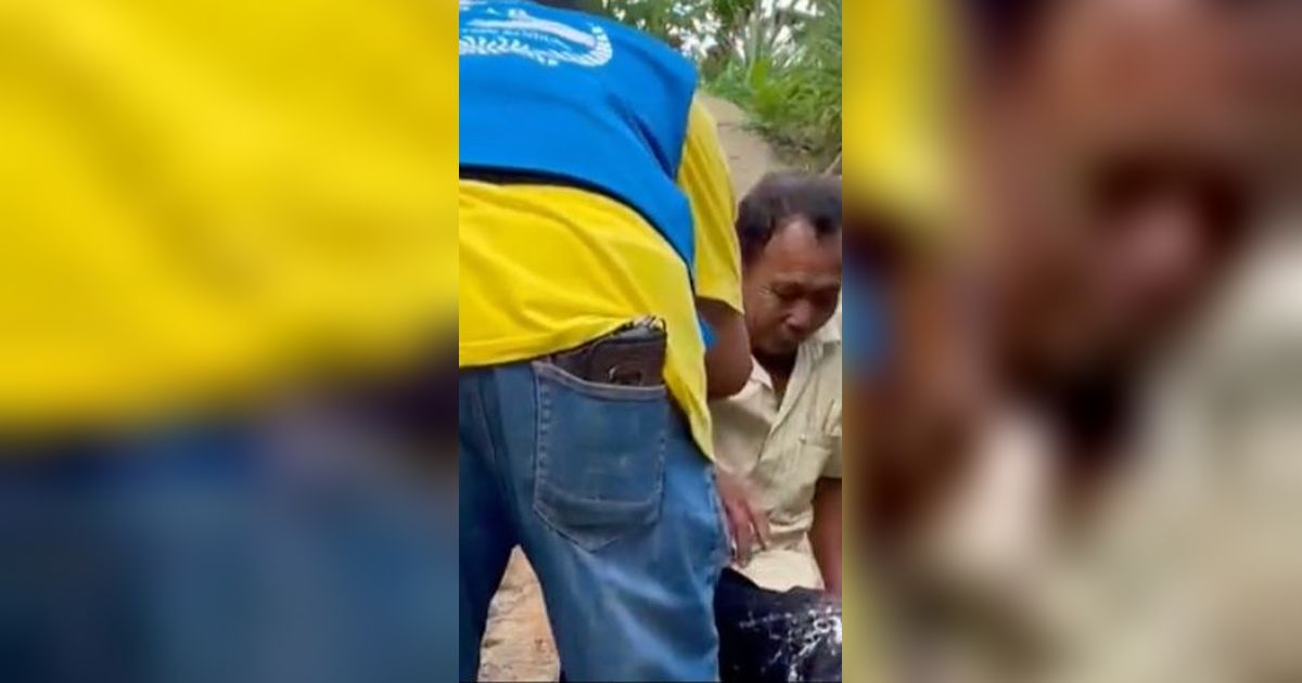 Viral Momen Pilu Bapak Penjual Bandros Terjatuh, Adonannya Tumpah Semua