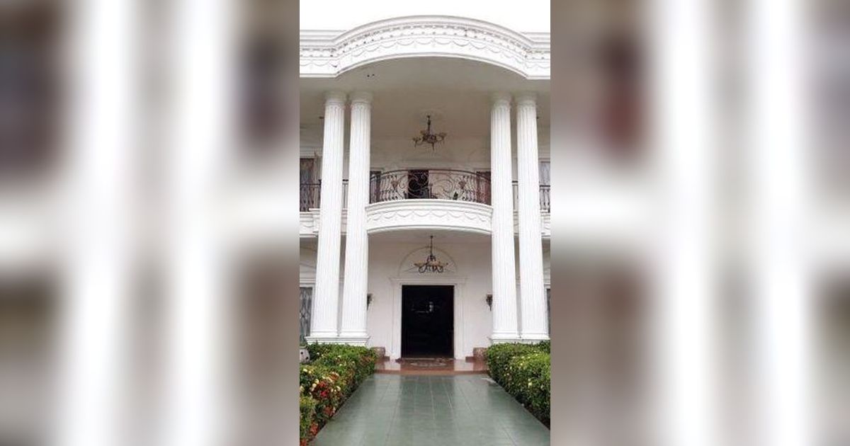 Masih Ingat Rumah Putih Langganan Syuting Sinetron? Dijual 26 M Tapi Belum Laku, Celetukan Netizen Bikin Ngakak