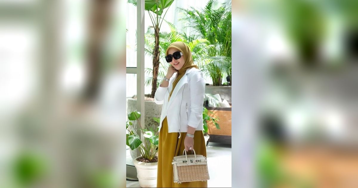 8 Potret Syahrini Diduga Sedang Hamil Usai 5 Tahun Menikah, Dipanggil Bumil Oleh Sahabat Artis