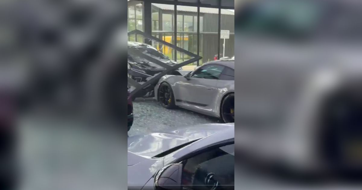 Kata Polisi soal Identitas Mobil Xpander yang Tabrak Porsche Rp8,9 M di Showroom Mewah PIK