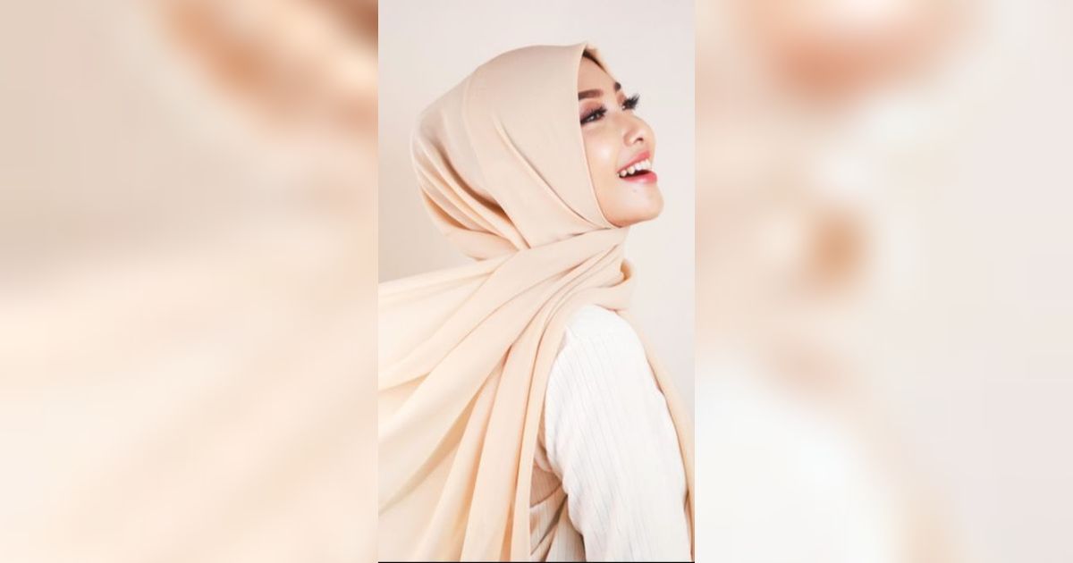 Nggak Perlu Ribet, Yuk Ikuti 5 Tutorial Hijab Pashmina yang Trendy Ini!
