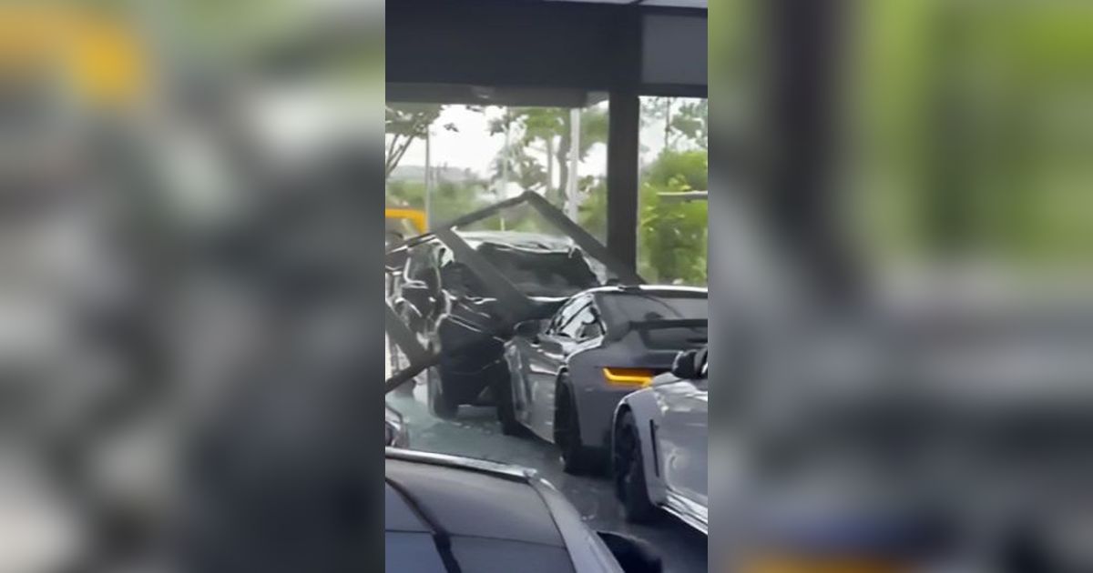 4 Fakta Tragedi Xpander Tabrak Porsche di Showroom Mewah, Mobil Rp8,9 M Ringsek