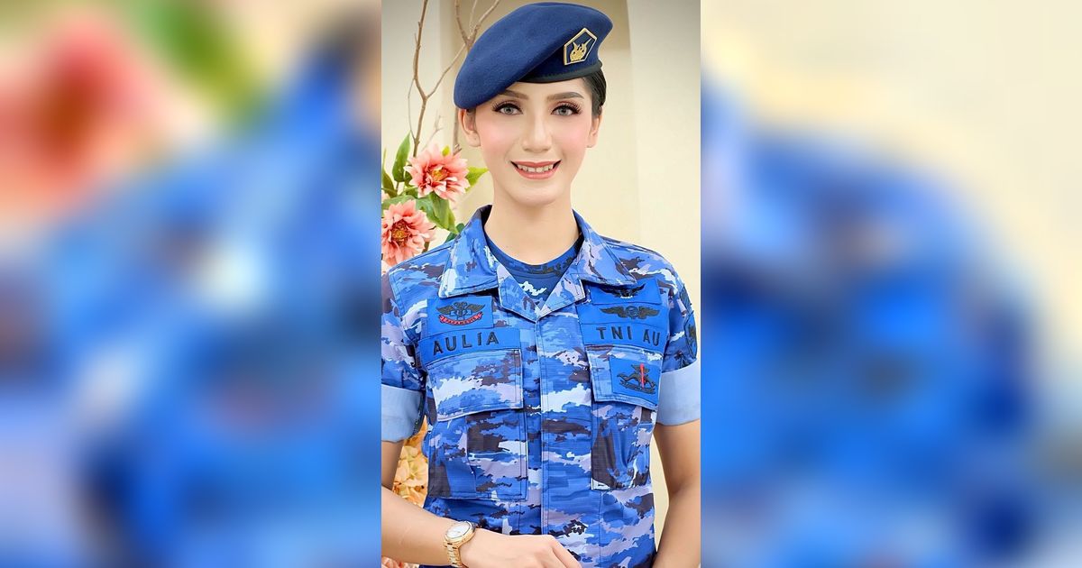 7 Potret Cantik Serda Adhini, Prajurit TNI yang Terpilih Jadi Pramugari Pesawat Kepresidenan, Bak Barbie Hidup