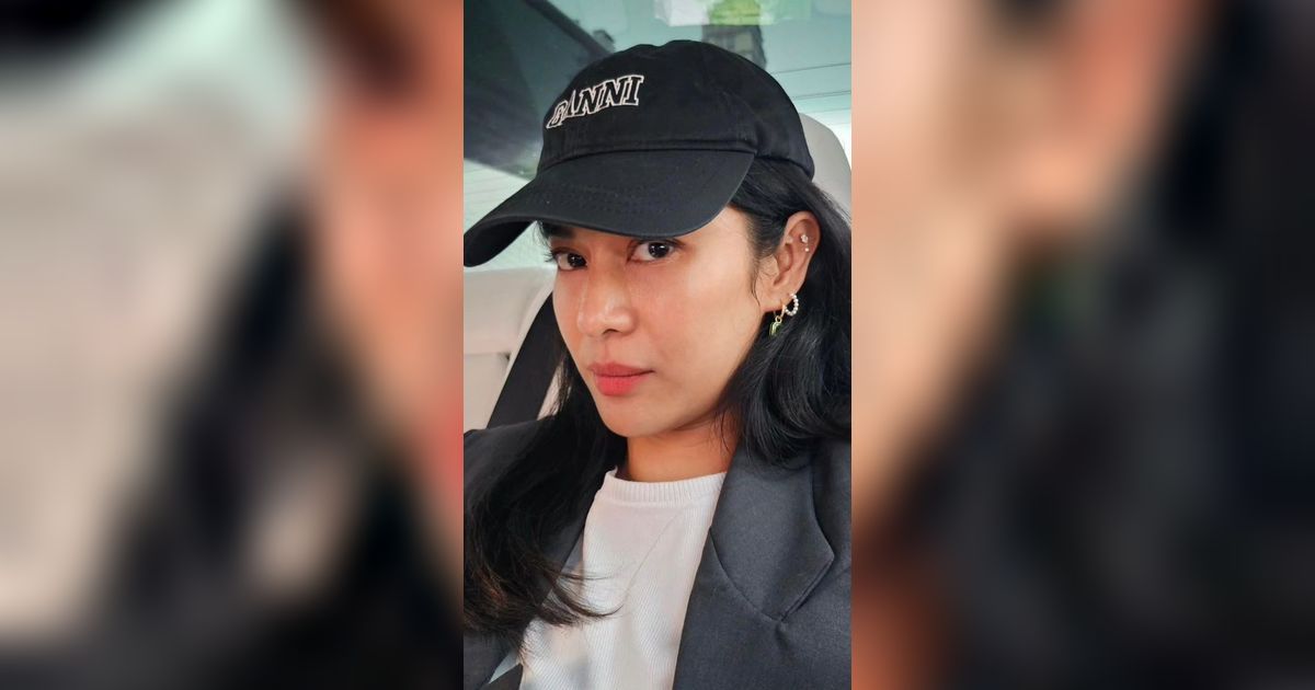 Pengalaman Dian Sastrowardojo Jadi Mahasiswi Rocky Gerung