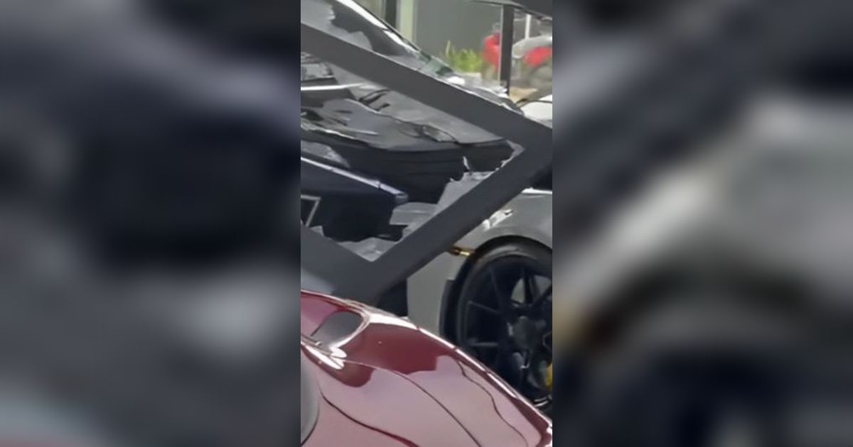 Kronologi Awal JS, Sopir Xpander Tabrak Porsche Senilai Rp8,9 M di Showroom Mewah PIK 2