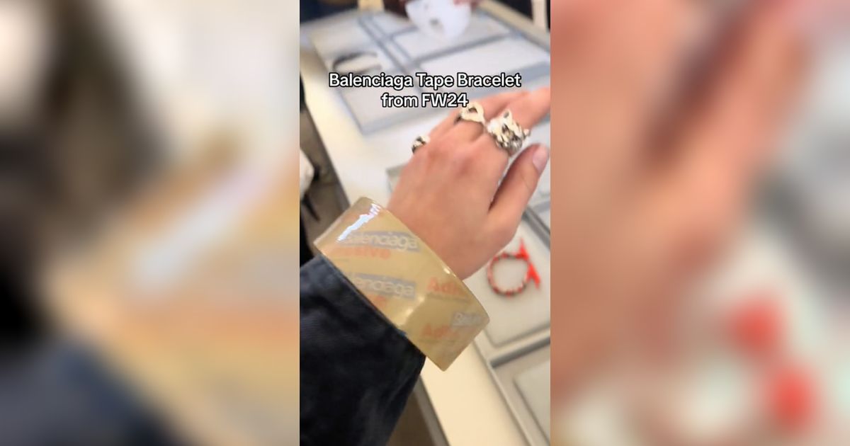 Bukan Balenciaga Kalau Tak Nyeleneh, Kali ini Rilis Aksesoris Mirip Lakban