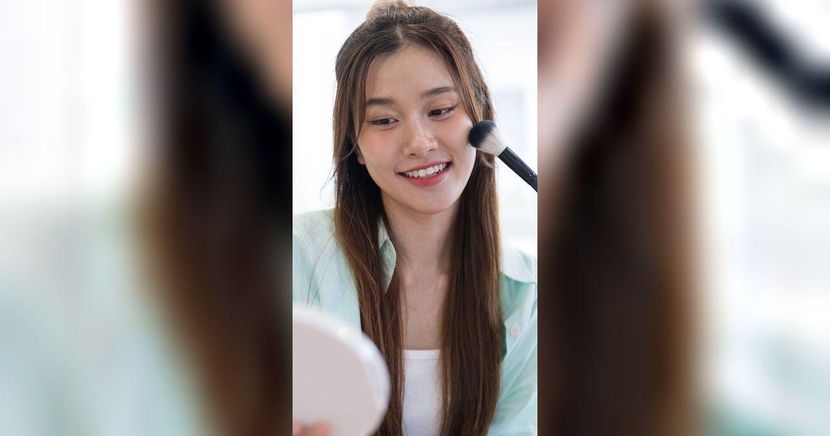 Pilih dan Pakai Brush dengan Tepat, Biar Hasil Blush On Smooth Memikat