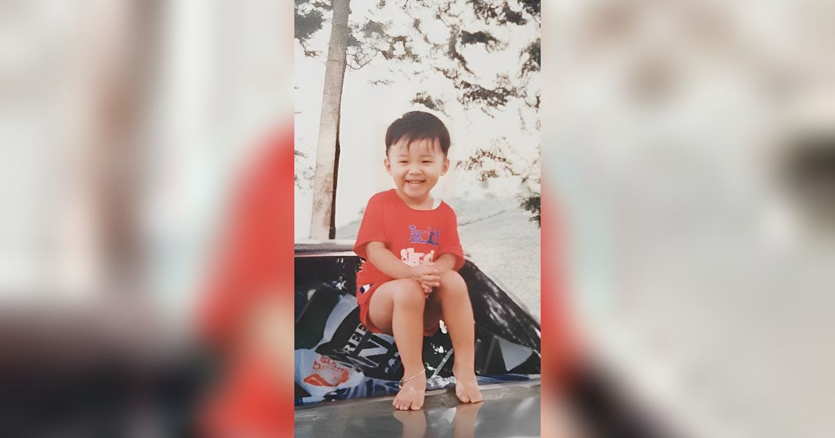Bocah Ini Tenar menjadi Personel Boy Band Terkenal di Eranya dan Baru Beli Rumah dari Jualan Seblak