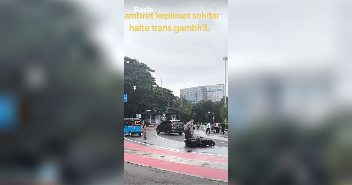 Motor Jatuh saat Mau Kabur, Dua Jambret HP Jadi Bulan-Bulan Warga di Monas