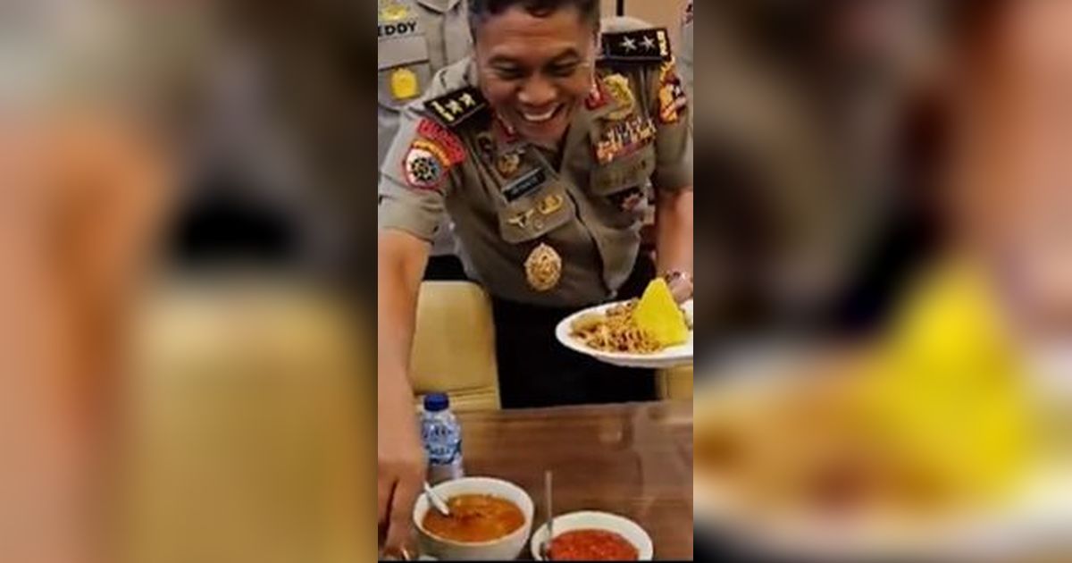 8 Tahun Menanti Akhirnya Brigjen Polisi Naik Pangkat Jadi Irjen, Jenderal Bintang 3 Ikut Antre Terima Potongan Tumpeng