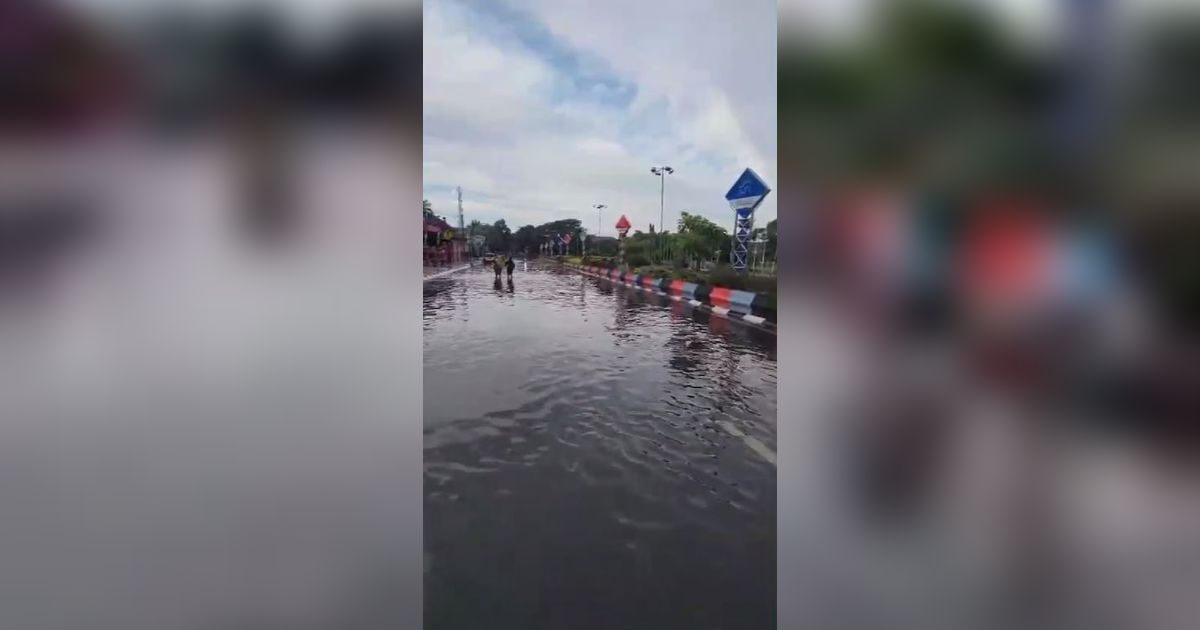Bak Lautan, Potret 11 Kecamatan di Kabupaten Demak Terendam Banjir Karena 6 Tanggul Jeboh Usai Hujan Deras
