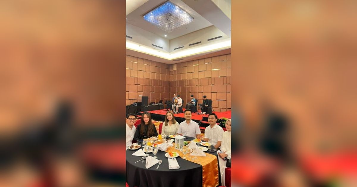 Potret Happy Asmara dan Gilga Sahid yang Bucin Abis, Tak Sungkan Pamer Kemesraan saat Makan Malam