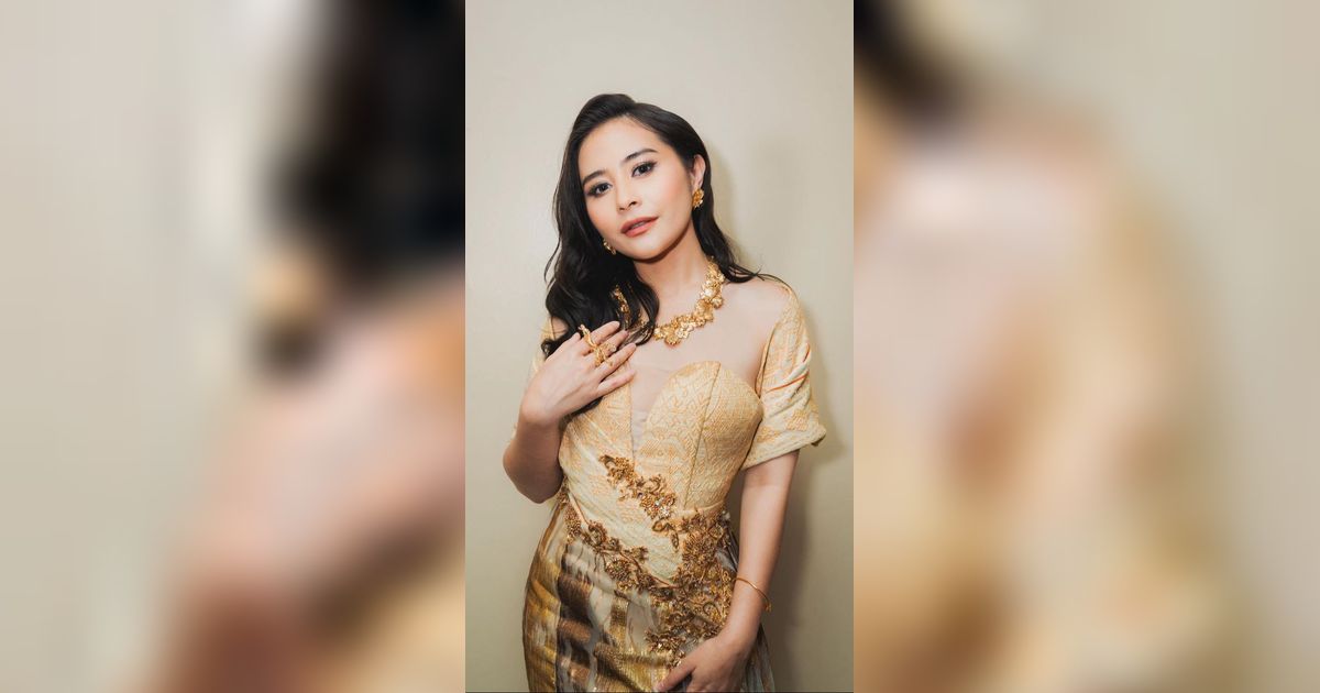 8 Potret Keseruan Prilly Latuconsina Ngabuburit Bareng Penggemar