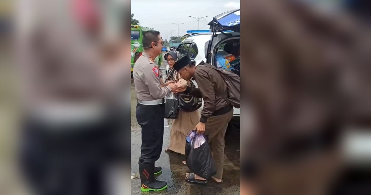 Mobilnya Mogok saat Banjir, Diantar ke Terminal Pakai Mobil Patroli Warga Ini Langsung Sungkem kepada Kombes Sonny