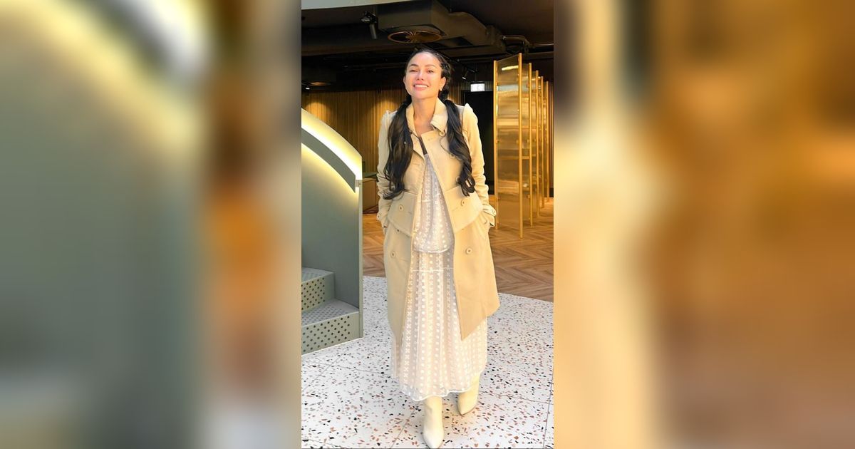 Potret Nikita Mirzani Rayakan Ulang Tahun Bareng Ojol, Makan Sampai Bagi-bagi THR