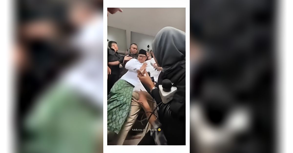Detik-detik Cak Imin Ditarik-tarik Pendukung sampai Sarungnya Hampir Melorot