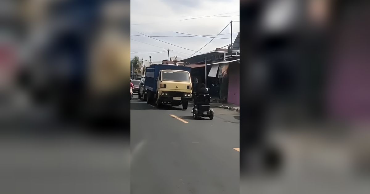Viral Aksi Emak-Emak Naik Sepeda Listrik di Jalur Kanan, Disebut Netizen Penguasa Jalan