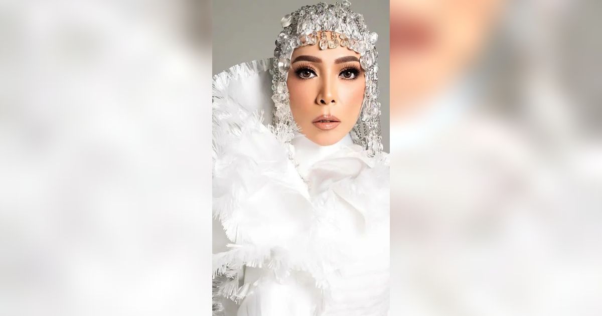 Innalillahi, Melly Goeslaw Berduka