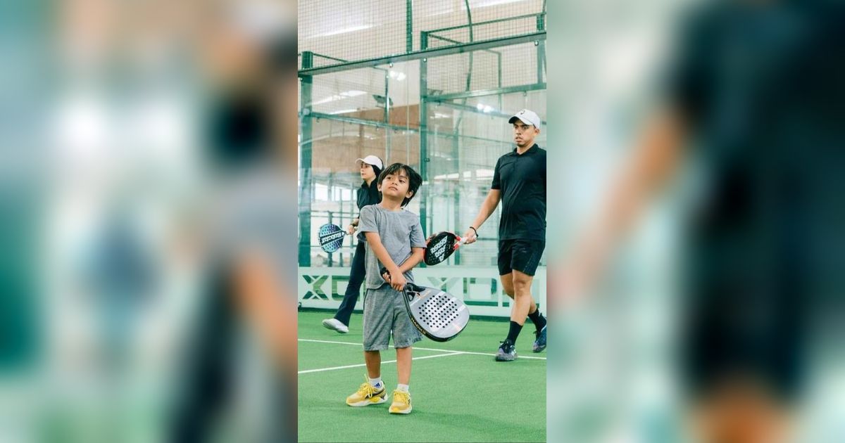 Potret Ganteng Sekala Anak Ayudia Bing Slamet yang Sudah 7 Tahun, Jago Ajarkan Bahasa Inggris Pada Sang Ayah