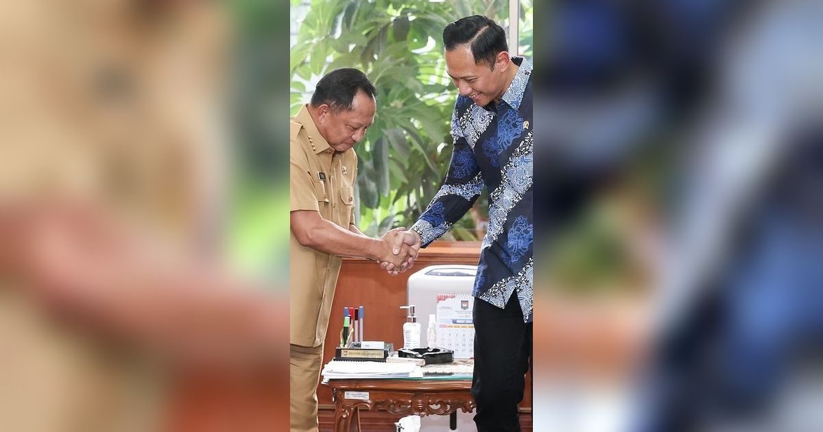 VIDEO: Hormat Jenderal Polisi Eks Kapolri Bertemu Mas Menteri AHY, Gagah Pose Adu Tinju