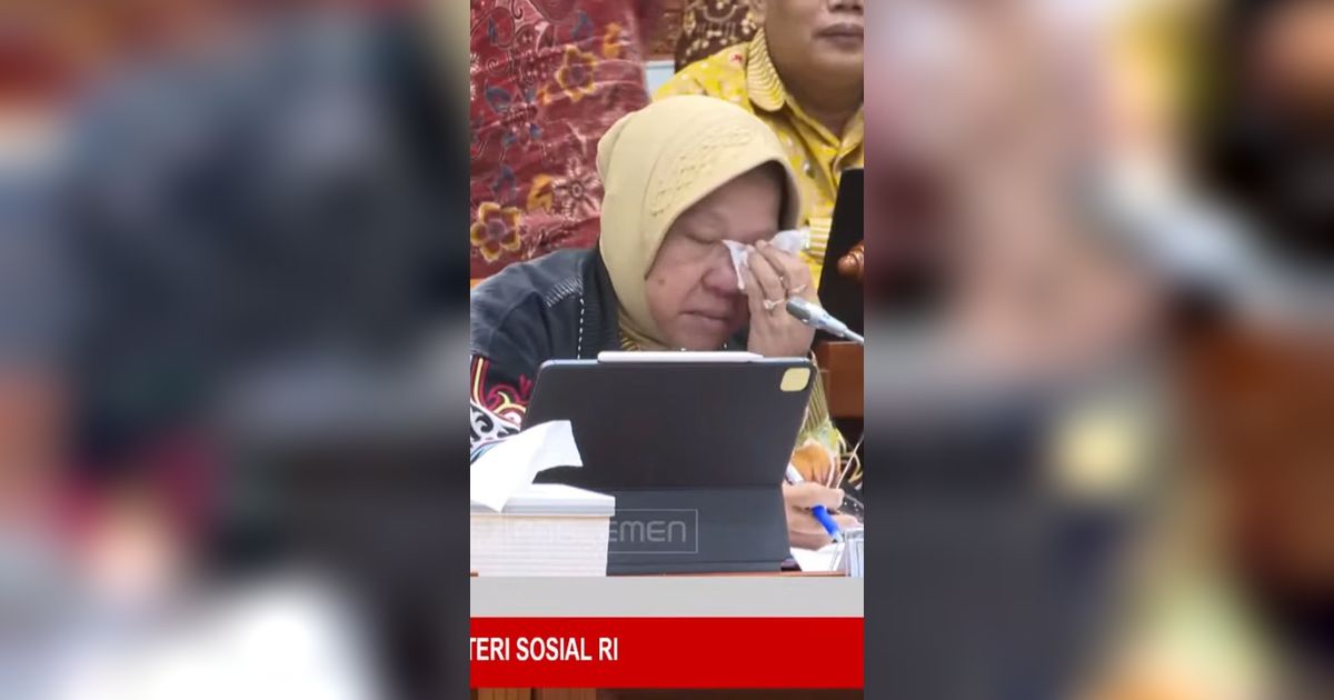 Air Mata Mensos Risma Menetes di Gedung DPR karena Cerita Pria Lansia